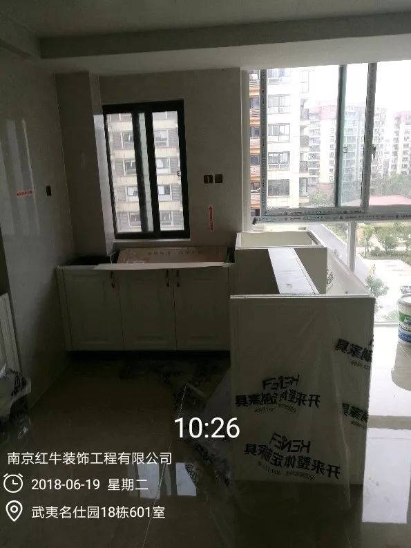 南京武夷名仕園124平米簡美風(fēng)格裝修  享受家?guī)淼臏囟?7六月份_最后是將木地板、木門、墻紙等安裝好。