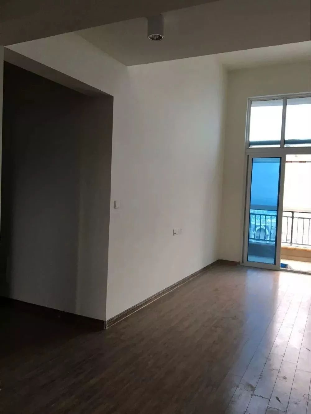 南京140平精裝房拆了重裝，改造出溫馨簡(jiǎn)美風(fēng)之家！06客廳改造前