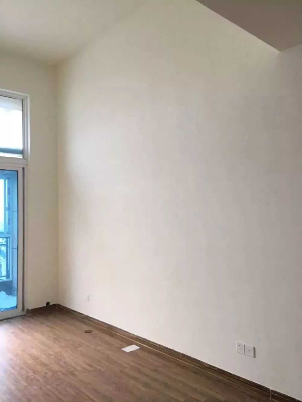 南京140平精裝房拆了重裝，改造出溫馨簡(jiǎn)美風(fēng)之家！07客廳改造前