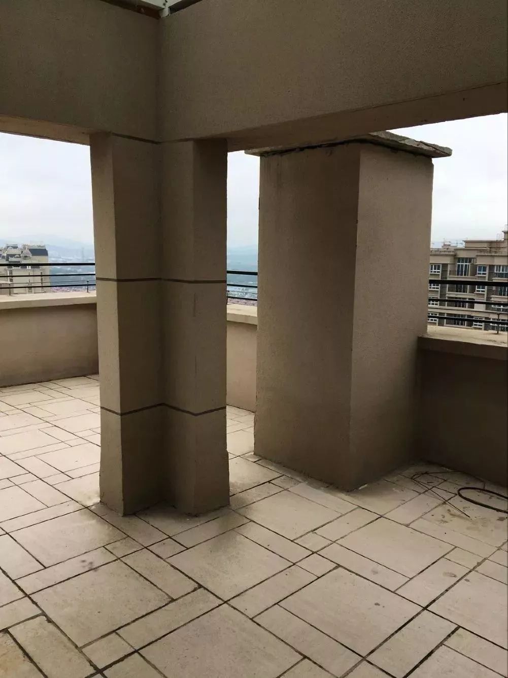 南京140平精裝房拆了重裝，改造出溫馨簡(jiǎn)美風(fēng)之家！41露臺(tái)改造前