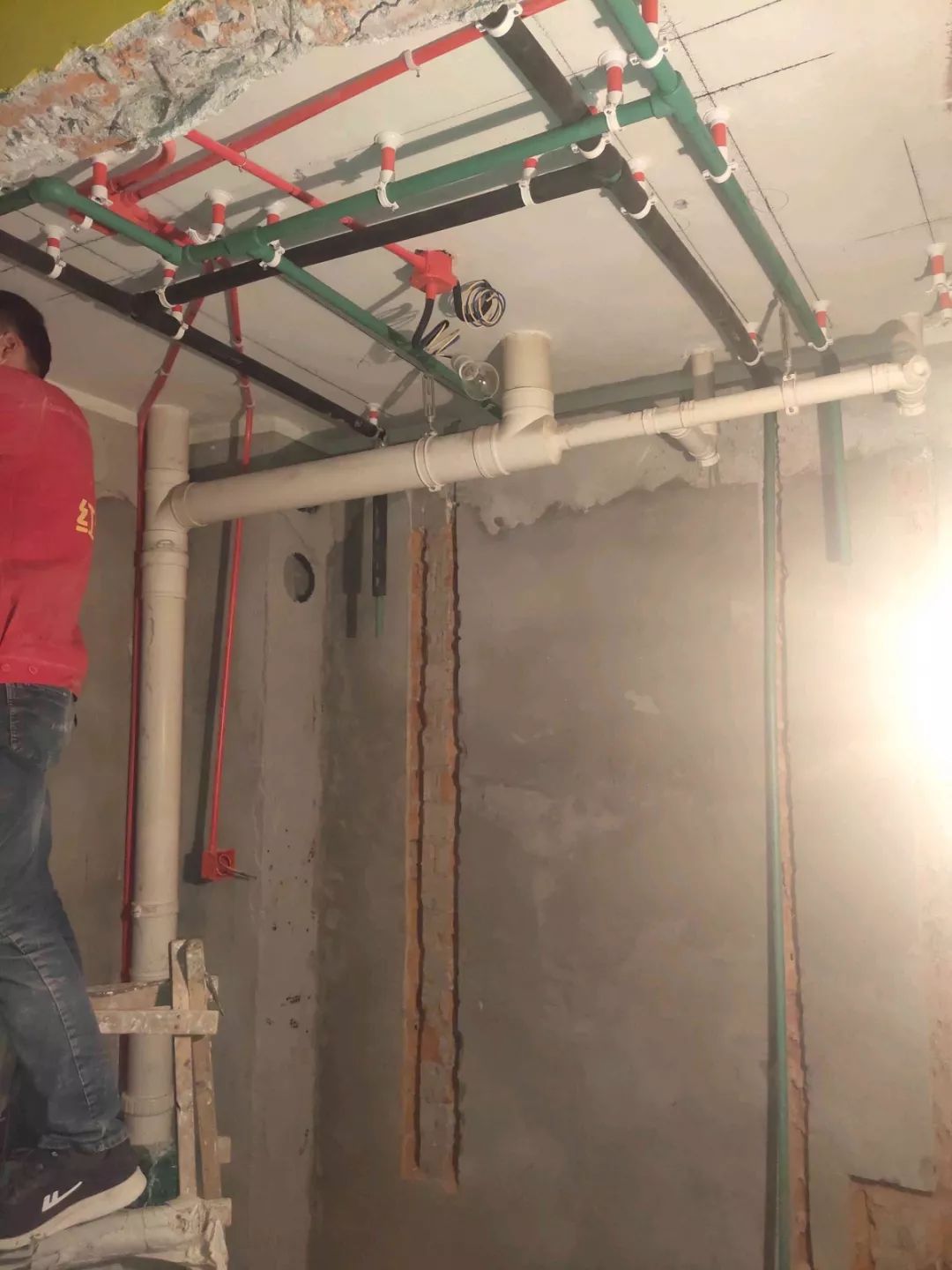 南京龍蟠花苑90㎡現(xiàn)代輕奢--老房升級改造，變身時尚精致家！28水電施工