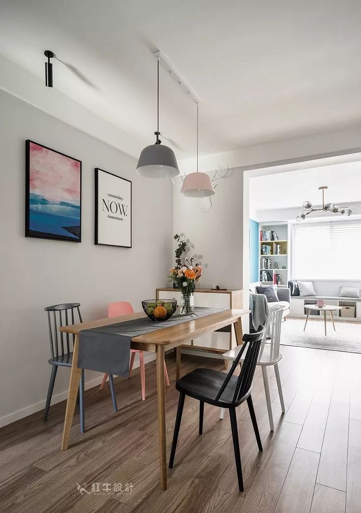 南京王子公館89㎡現(xiàn)代簡(jiǎn)約--超吸睛的背景墻跳色03餐廳設(shè)計(jì)