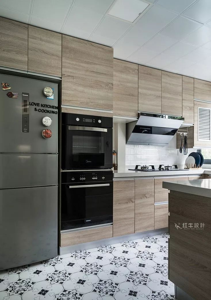 南京王子公館89㎡現(xiàn)代簡(jiǎn)約--超吸睛的背景墻跳色04廚房設(shè)計(jì)