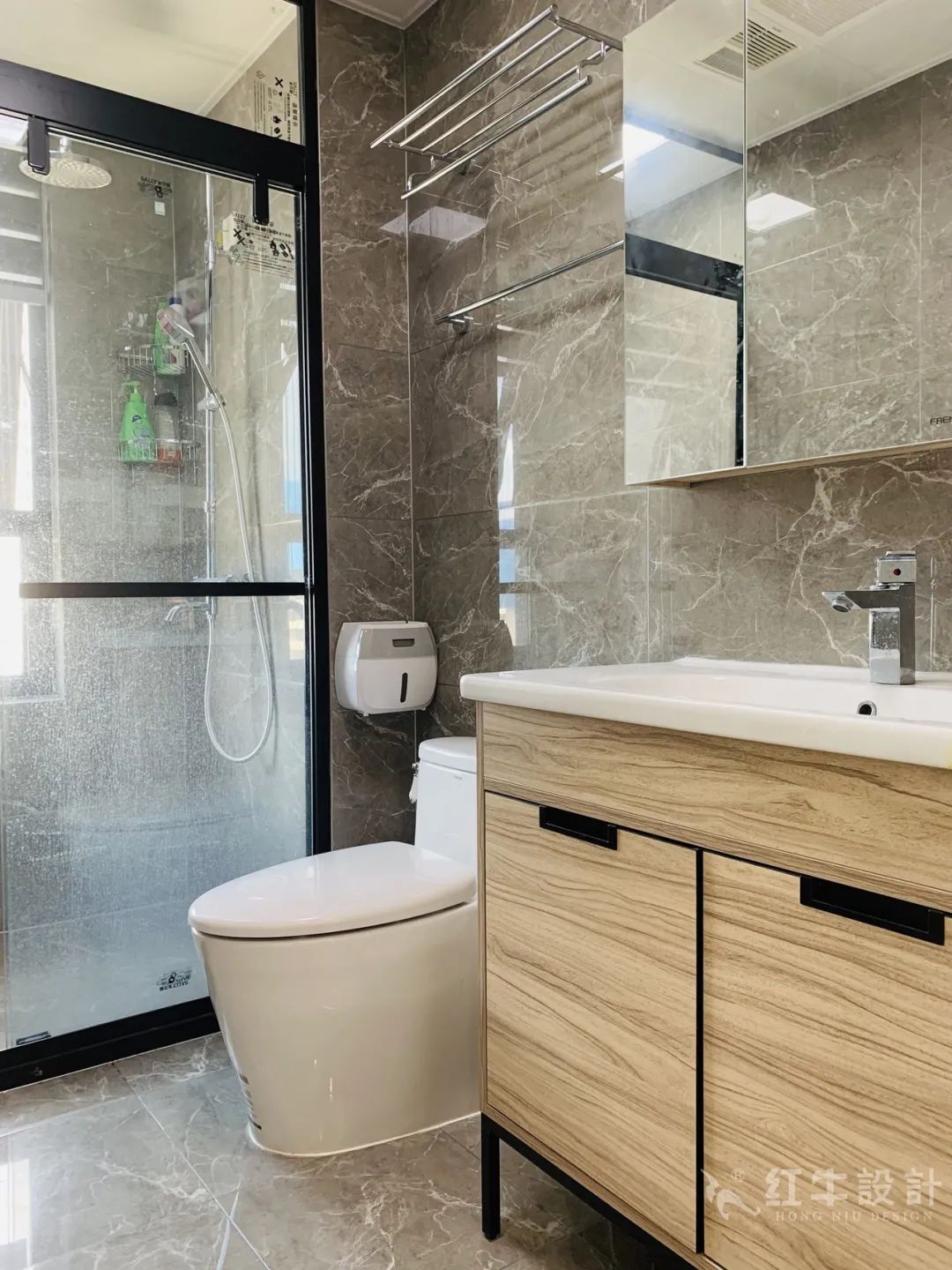 孟憲濤_保利國際社區(qū)115㎡現(xiàn)代北歐--簡潔明亮之家，一人獨居太愜意！18實景效果_衛(wèi)生間鏡柜