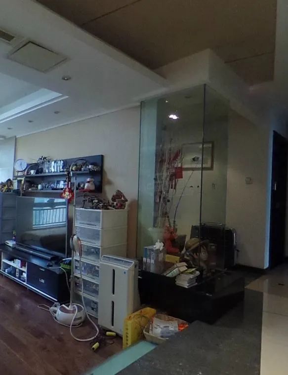 余瑋_金鼎灣花園135㎡輕奢風(fēng)格--老房升級(jí)改造，前后對(duì)比大變樣！05客廳·改造前