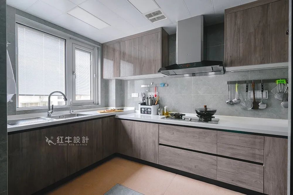 余瑋_金鼎灣花園135㎡輕奢風(fēng)格--老房升級(jí)改造，前后對(duì)比大變樣！12餐廚·改造后