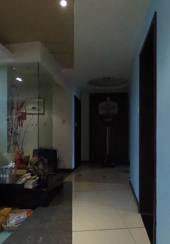 余瑋_金鼎灣花園135㎡輕奢風(fēng)格--老房升級(jí)改造，前后對(duì)比大變樣！13過道·改造前