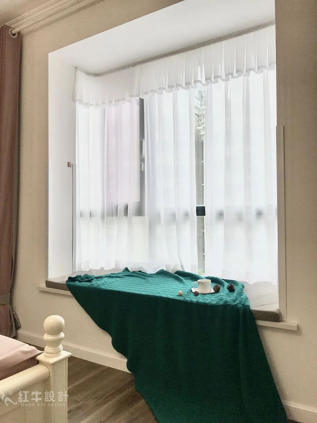 最美畢業(yè)照 ⑥--簡(jiǎn)美不一定是深色系，也可以這樣清爽哦！09飄窗