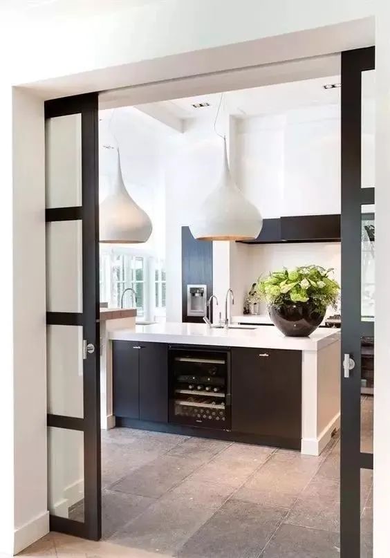 想裝玻璃推門(mén)，哪種更適合？11