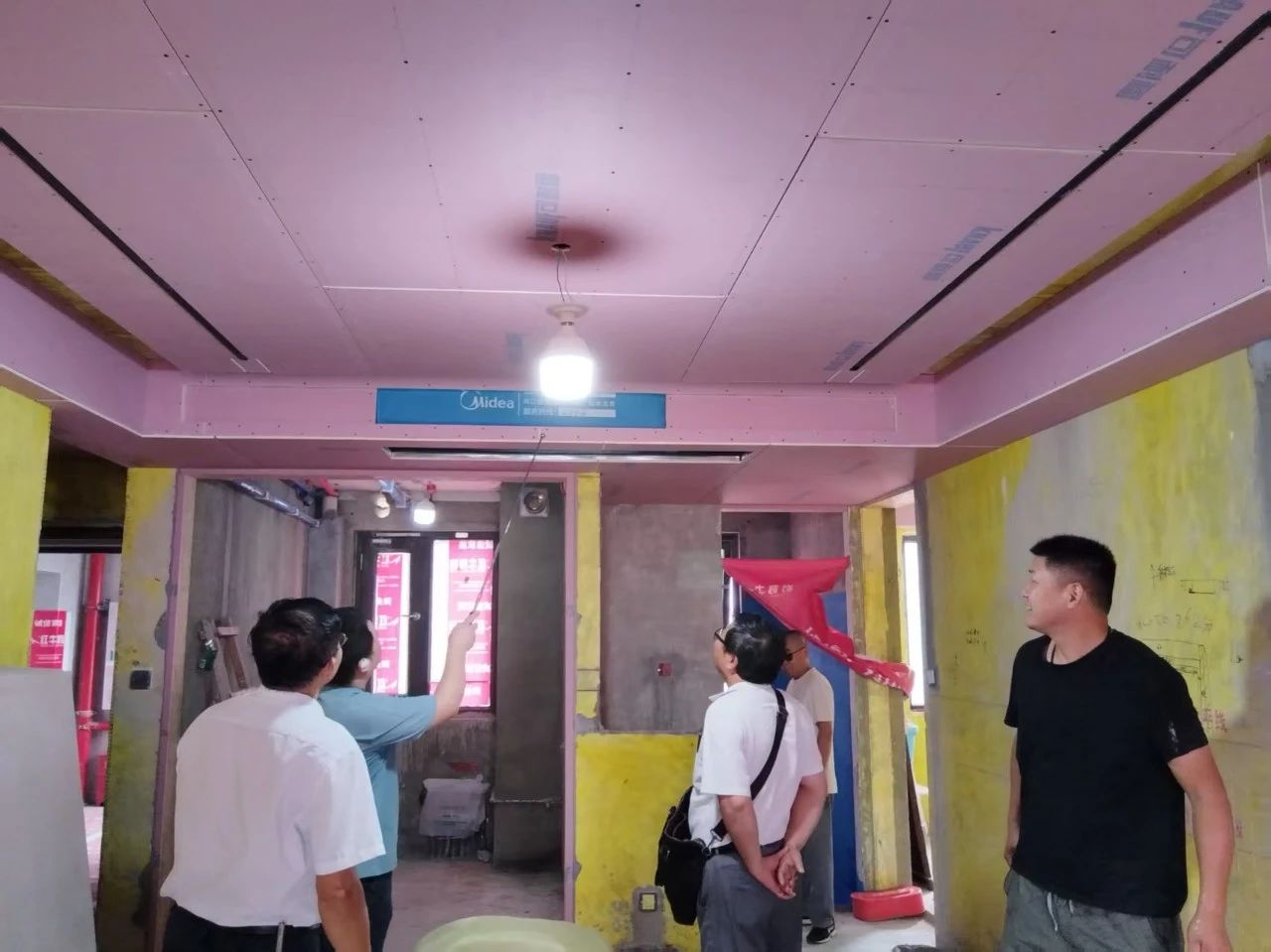 工地突擊巡檢：嚴(yán)苛落實(shí)工藝標(biāo)準(zhǔn)，全力護(hù)航工程質(zhì)量！