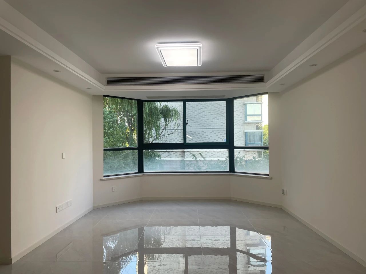 南京紅牛裝飾：高溫巡檢不松懈，堅(jiān)守品質(zhì)與服務(wù)！