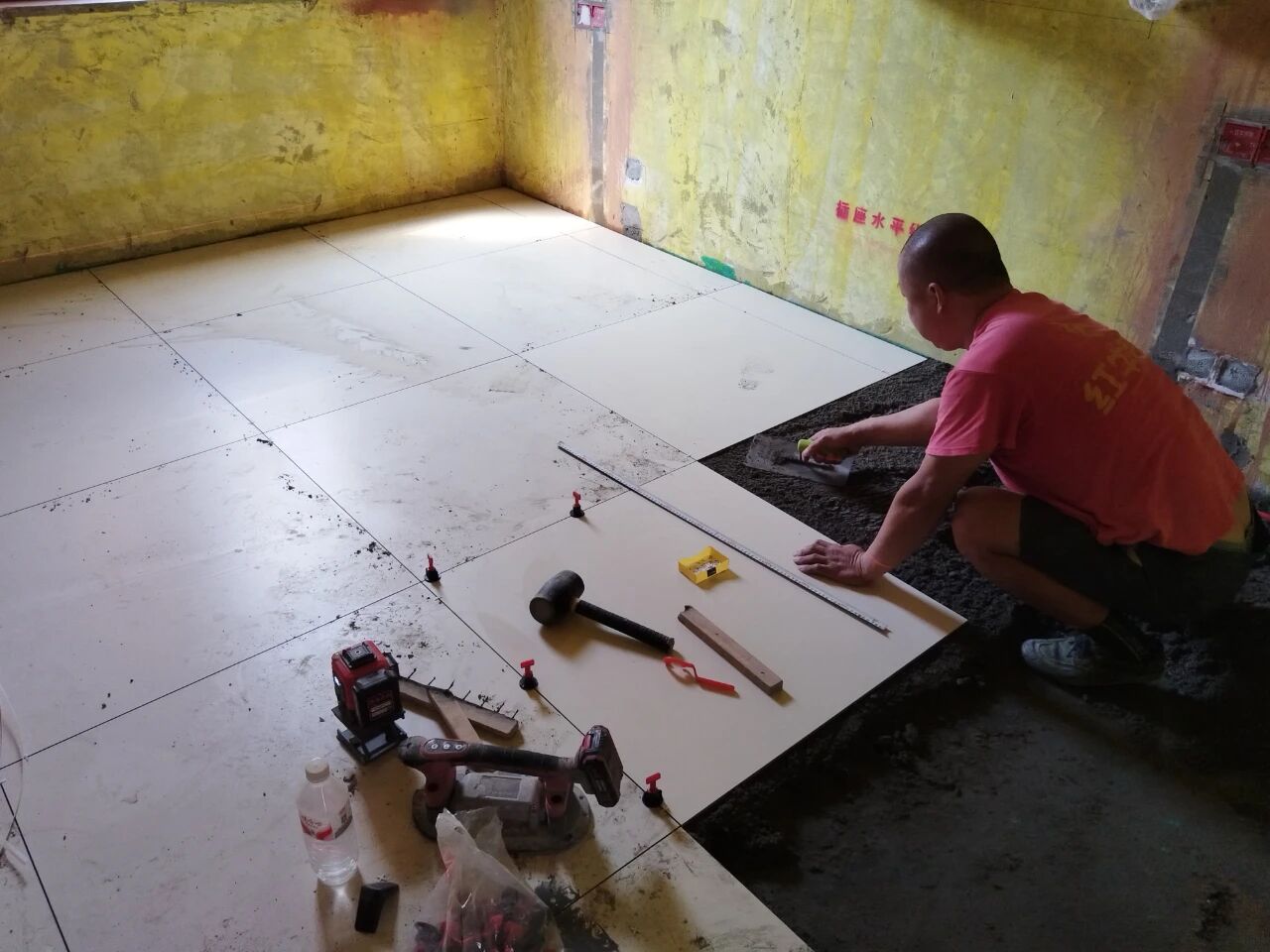 設(shè)計師工地巡檢，用腳步丈量細節(jié)，護航效果完美落地！02