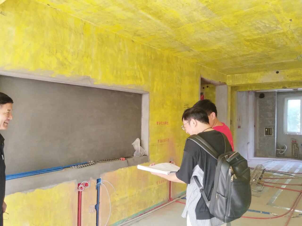 設(shè)計(jì)師工地巡檢，用腳步丈量細(xì)節(jié)，護(hù)航效果完美落地！