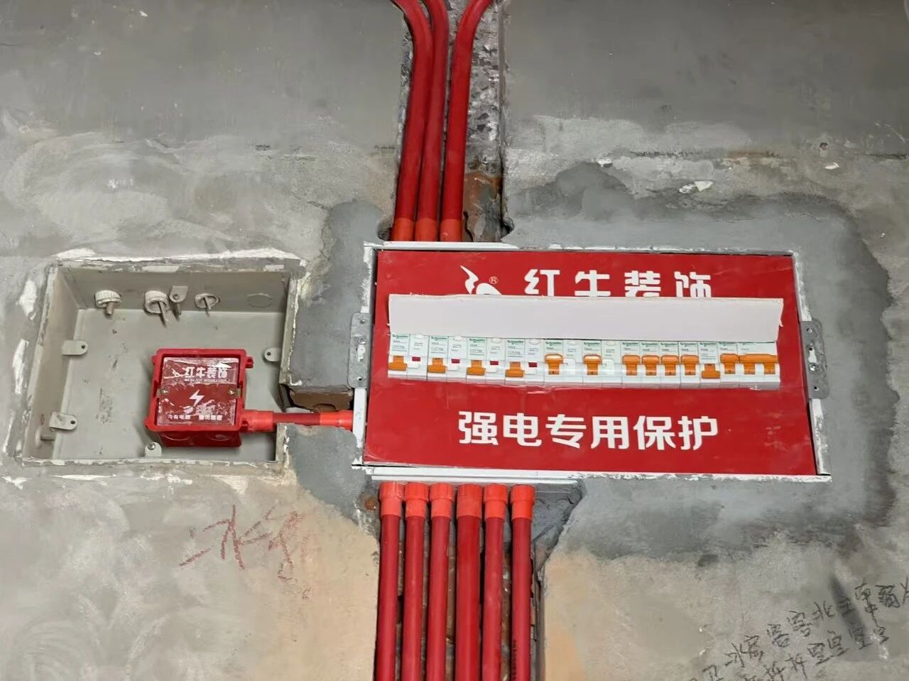 金九銀十裝修季｜南京紅牛裝飾工程總監(jiān)：工地巡檢無(wú)小事，嚴(yán)苛落實(shí)工藝標(biāo)準(zhǔn)！02