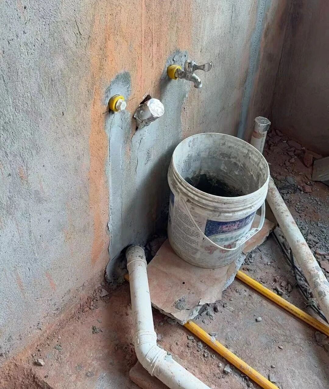 差別真的太大了！南京紅牛裝飾標(biāo)準(zhǔn)化水電工藝vs非正規(guī)／熟人施工隊(duì)的水電工藝！01