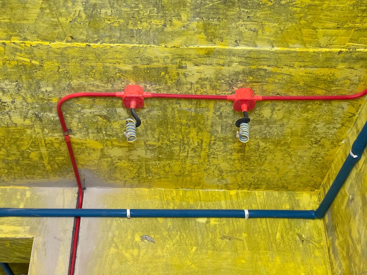 差別真的太大了！南京紅牛裝飾標(biāo)準(zhǔn)化水電工藝vs非正規(guī)／熟人施工隊(duì)的水電工藝！04