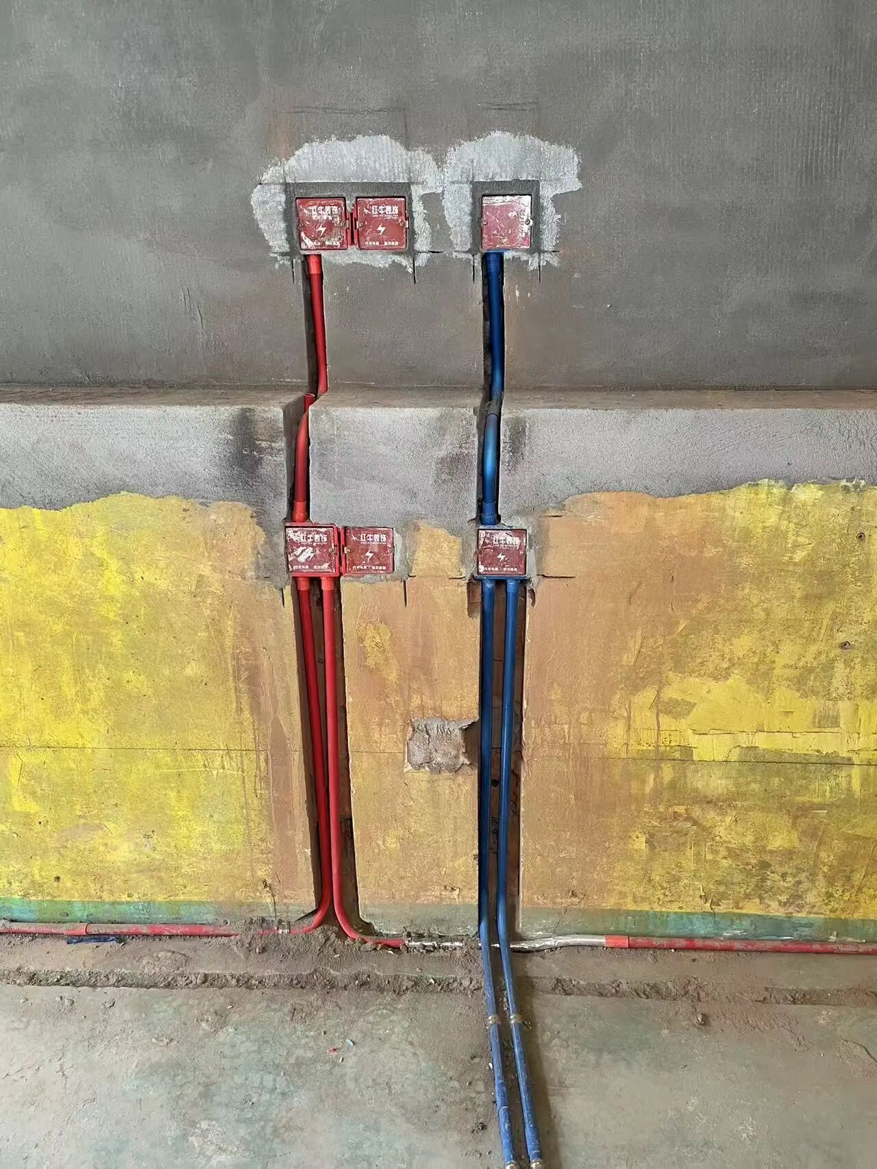 差別真的太大了！南京紅牛裝飾標(biāo)準(zhǔn)化水電工藝vs非正規(guī)／熟人施工隊(duì)的水電工藝！11